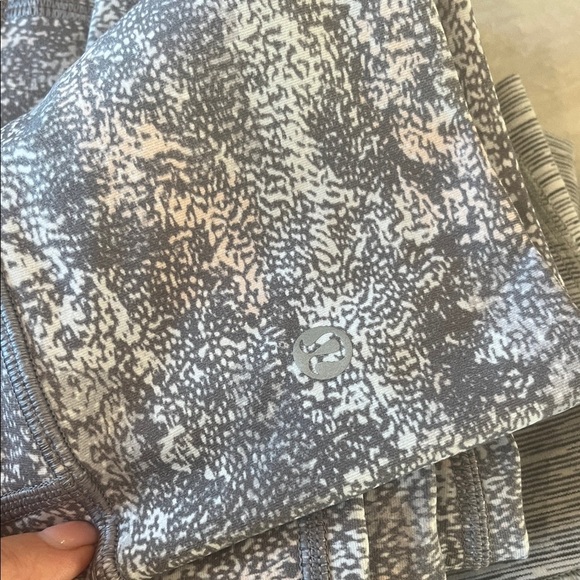 Lululemon Gray and White Kids Leggings - Picture 3 of 5